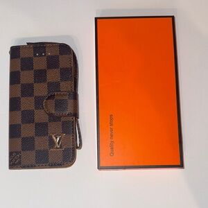 Elegant Checkered Phone Case with Logo